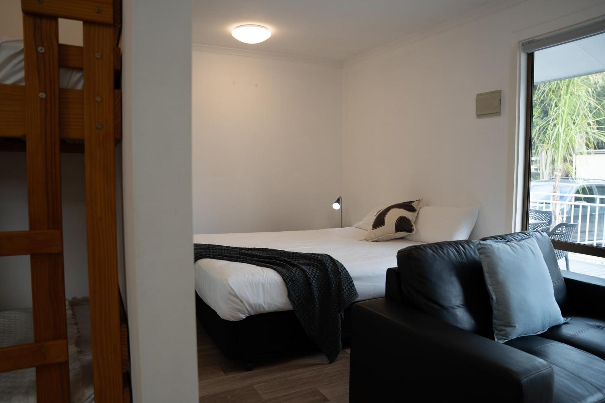 Highway 1 Holiday & Lifestyle Park Bolivar Room photo